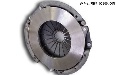 离合器作用力的大小取决于离合器片和飞轮之间的摩擦力以及弹簧对压盘