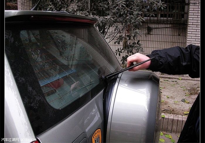 银灰色奇瑞瑞虎 09款雨刮器安装大总结