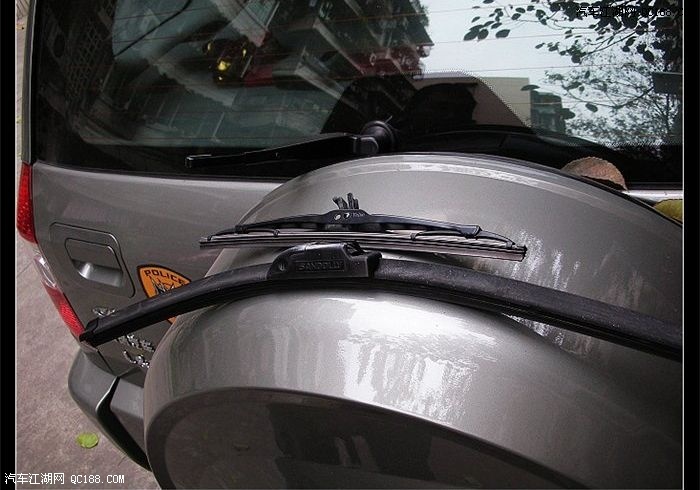 银灰色奇瑞瑞虎 09款雨刮器安装大总结