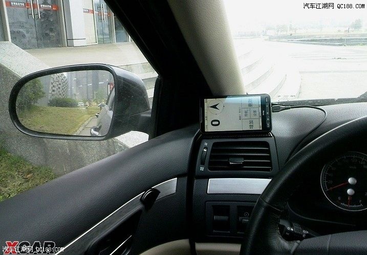 【图】2010款尊驰 1.8TAT导航手机位安装展示