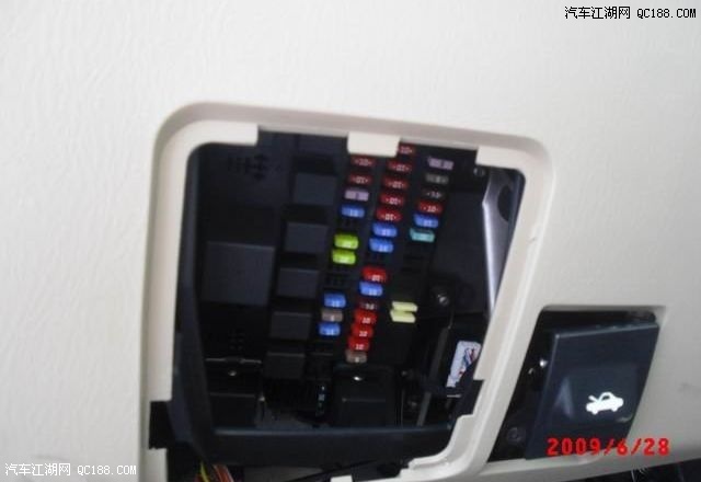 【图】尊驰2.0手动豪华版新车装饰及底盘装甲_中华