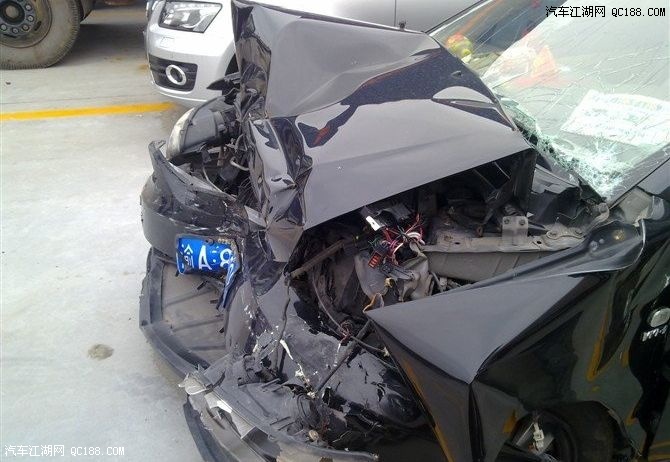 【图】奥迪Q5豪华版提车 附高速被<em>追尾</em>后<em>照片</em>