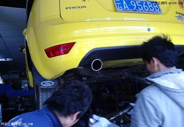 竞技的外观福克斯换ST前杠改双出排气