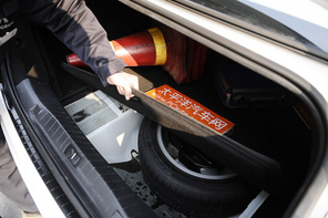 怎么样自己洗车方便 20110223175239251.jpg