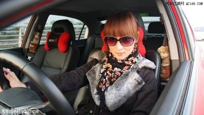 【图】耗资巨大 <em>美女</em>车主<em>爱车</em>改装晒绝美效果