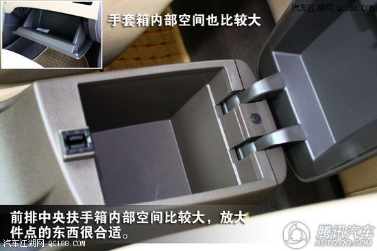 宝骏560扶手箱盖拆卸,宝骏560扶手箱拆卸图 首先常规的手套箱,前排中央扶手箱内部空间都比较大,放大件点的东西很