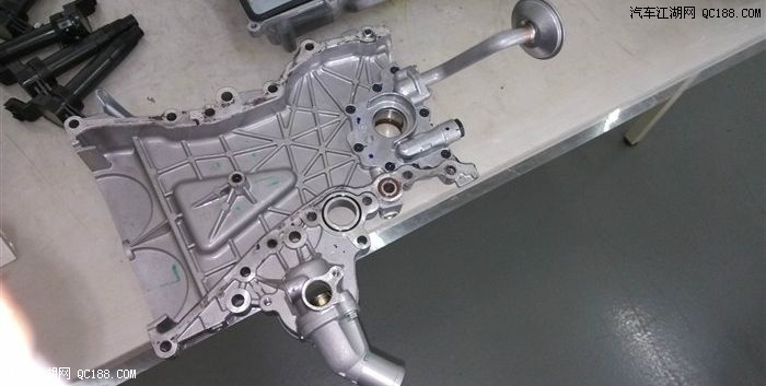 全铝正时盖带上所谓的转子机油泵和节温器