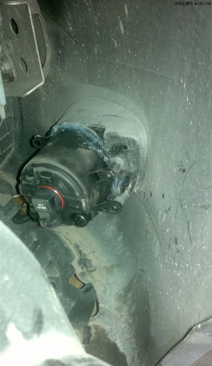 【图】1.3排量威驰加装雾灯,为了给雾灯防水,打