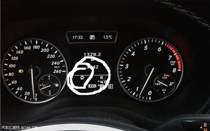 求车友帮忙:新款奔驰b200仪表盘里面小咖啡图案是什么?