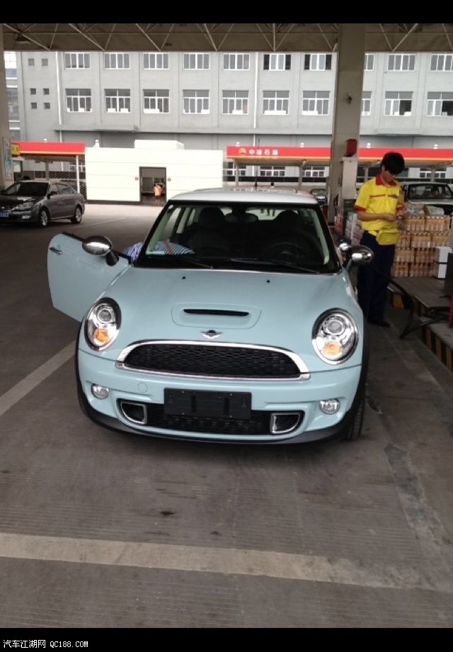 提车冰川蓝mini cooper s,苹果拍图上贴!