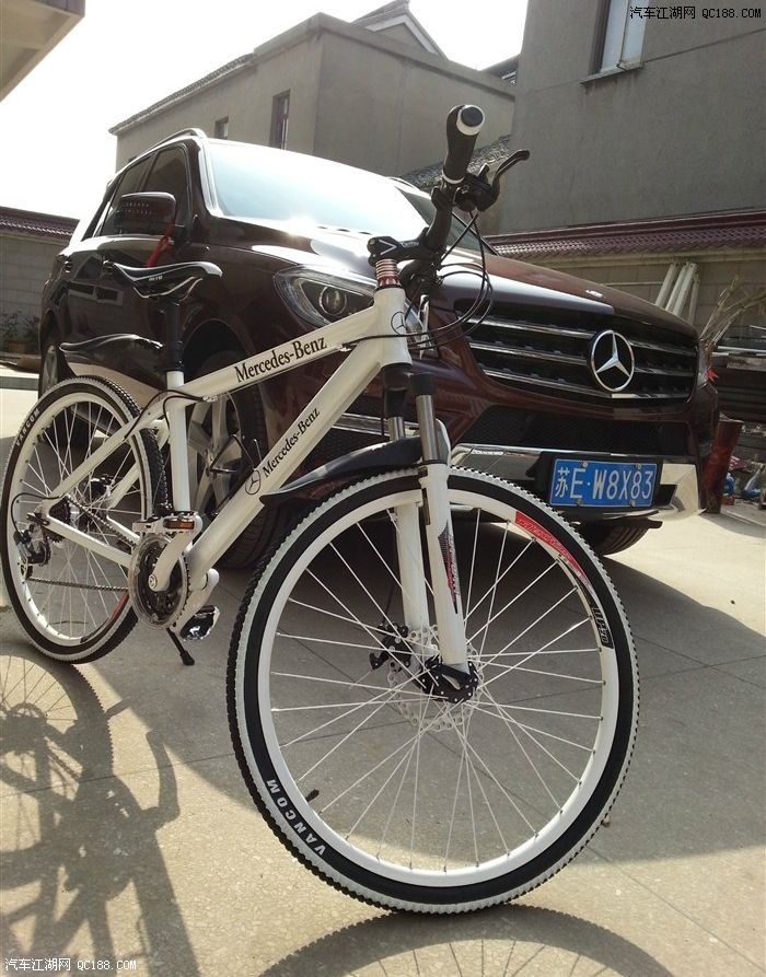 提出新车先贴膜 奔驰ml300红 送自行车