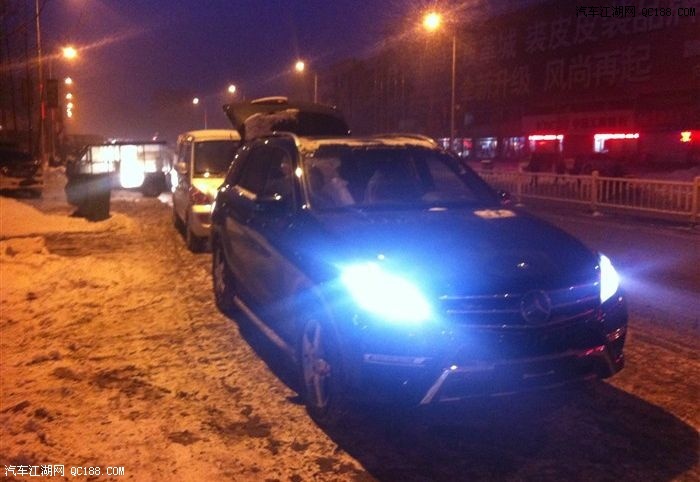 奔驰ml350顶配豪华型 夜间实拍 动力强劲