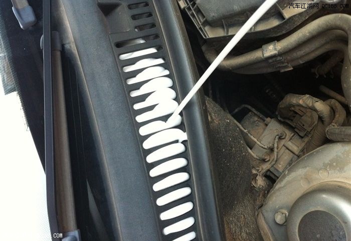 空调开起来有股气味,怎么回事