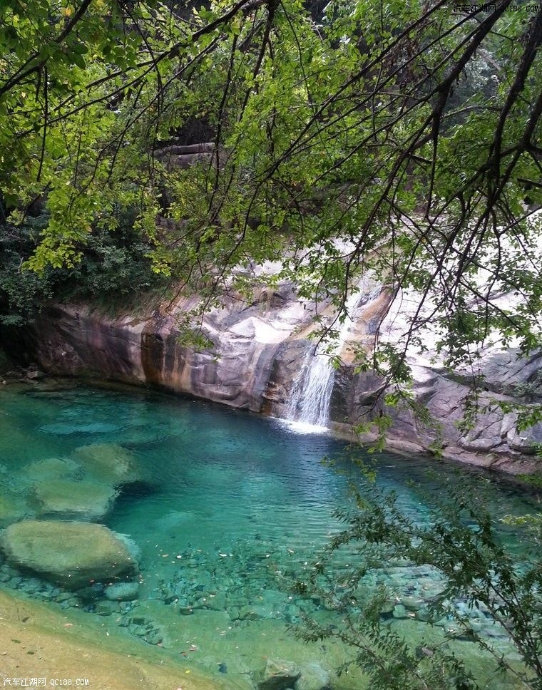 顺便给大家看看几张美景,这个就是拍摄卧虎藏龙的取景地,黄山翡翠谷