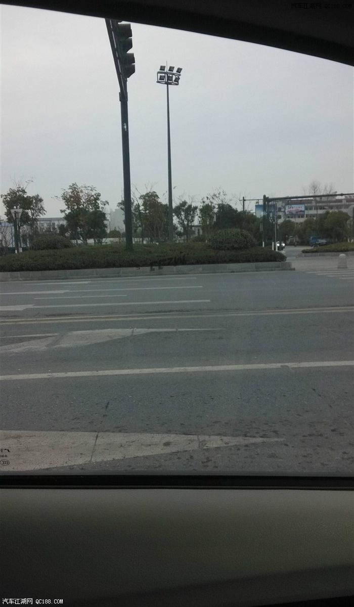 便宜,省油,耐用 入手暴风银手舒版 做个贴膜 安装倒车雷达作业