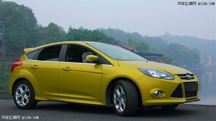 福克斯两厢版炫动黄登场了,这个颜色不错,是我喜欢的颜色