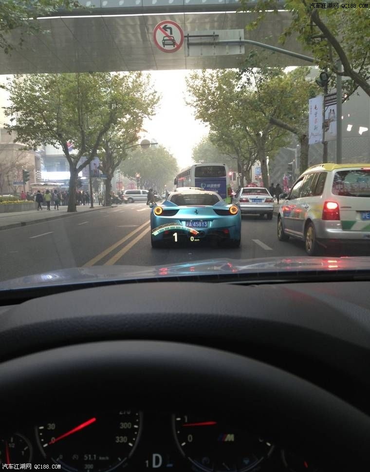 气质选手 远赴义乌提2014款宝马M5新车 