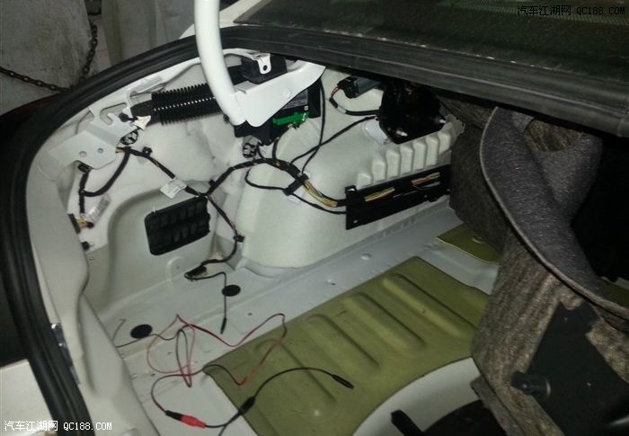 自己动手安装倒车影像,倒车灯重新走线取电详细作业.