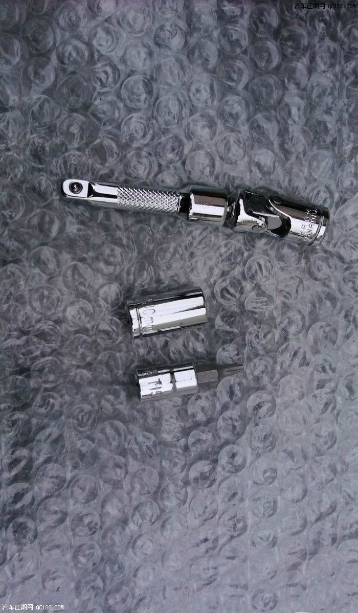 【图】改善车内空气质量 明锐空调装滤芯作业