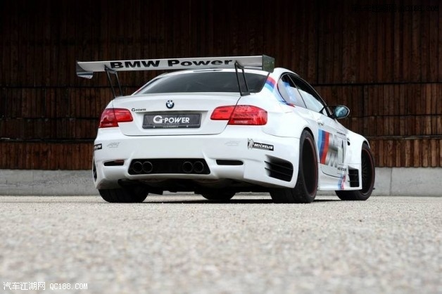 宝马m3 gt2 r最高时速超过330公里/小时