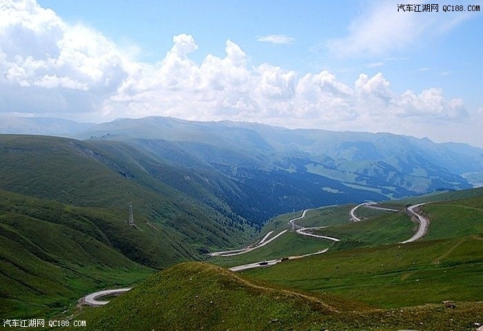 巩乃斯的艾肯大阪,盘山公路蜿蜒曲折.海拔近3000米左右.