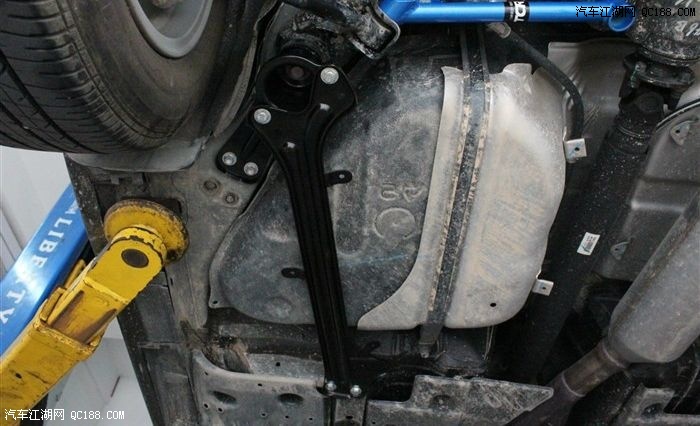 丰田锐志_多少收入买锐志(2)