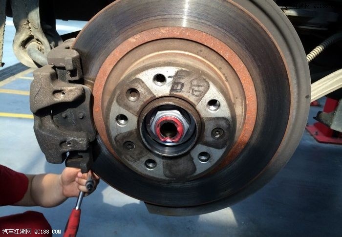 nm,雪铁龙的后轴承坏了,换了轮胎.