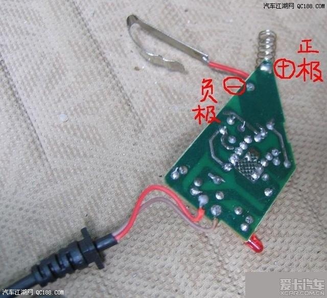 福克斯改装完美布线无损加装屌丝神器F166行车记录仪作业(25)