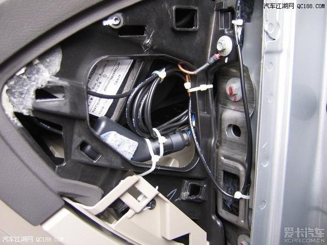 福克斯改装完美布线无损加装屌丝神器F166行车记录仪作业(28)