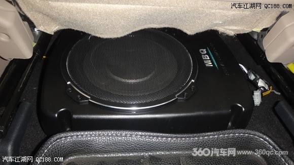 注重低音效果 海口小朱起亚狮跑改装美国JBL汽车音响
