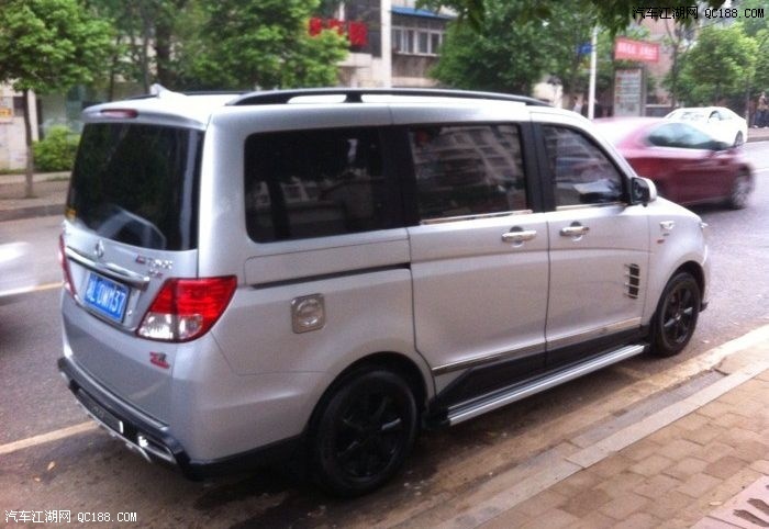 欧诺完美脱变,加装踏板,行李架,以及轮毂喷黑