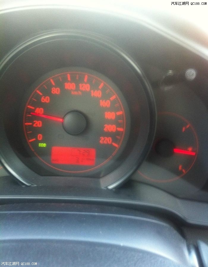 白色新飞度_本田飞度专题_汽车江湖网