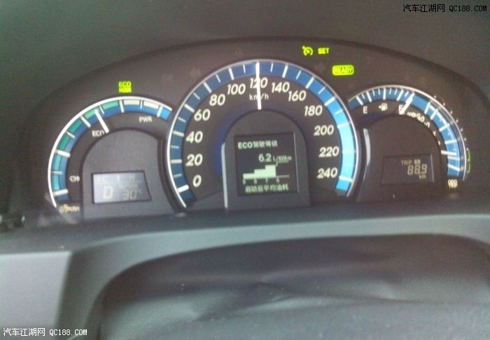 凯美瑞尊瑞行车5600公里,油耗可控制在5个左右,全方位提车用车报告