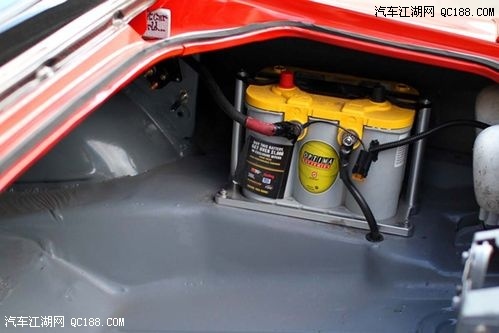 【图】科迈罗改碳纤维结构\/Hotchkis车身加强杆