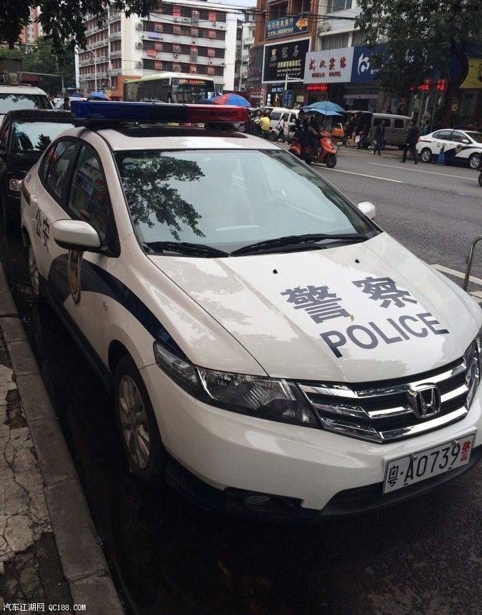 广州好多锋范警车,威武没道理!