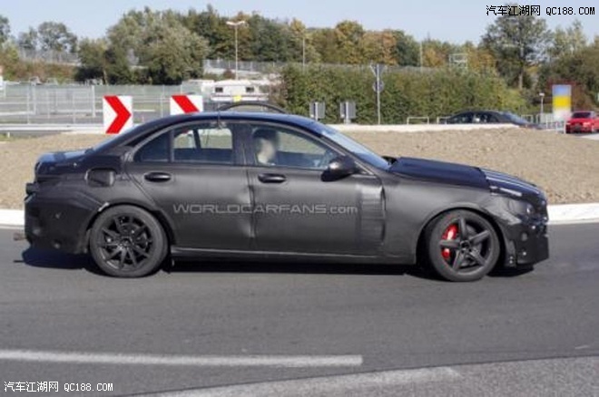 【图】双涡轮增压V8发动机 奔驰C55 AMG