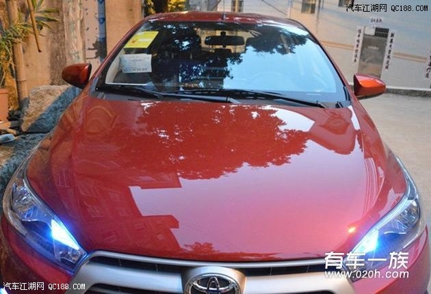 红色丰田致炫改装装饰作业