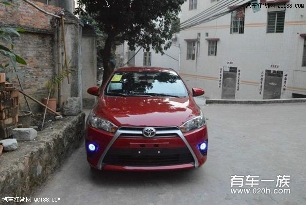 红色丰田致炫改装装饰作业