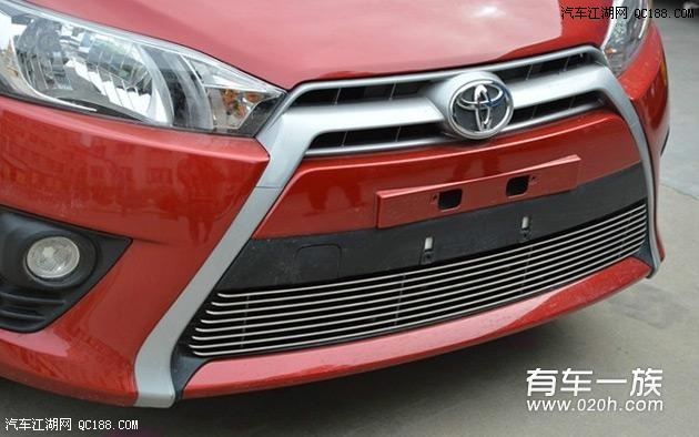 红色丰田致炫改装装饰作业