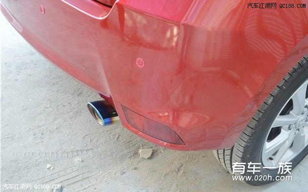 红色丰田致炫改装装饰作业