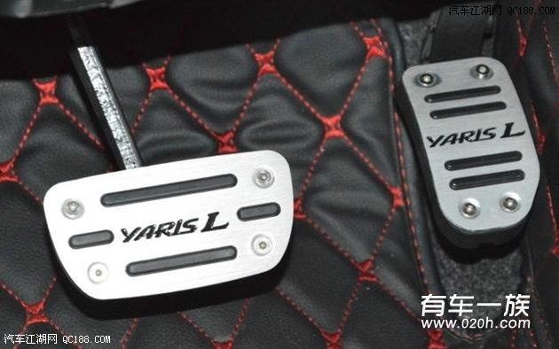 红色丰田致炫改装装饰作业