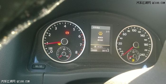 9万公里,提示添加清洗液还有多出渗油问题,这是啥问题啊该怎么处理