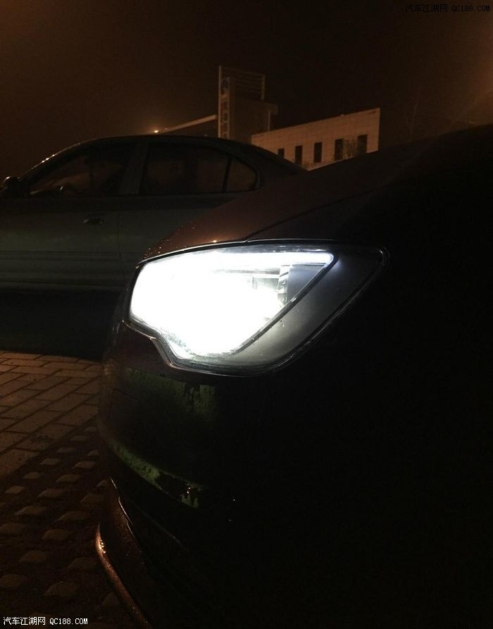 夜晚的灯光