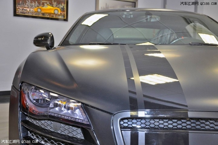 matte-black-audi-r8-2.jpg