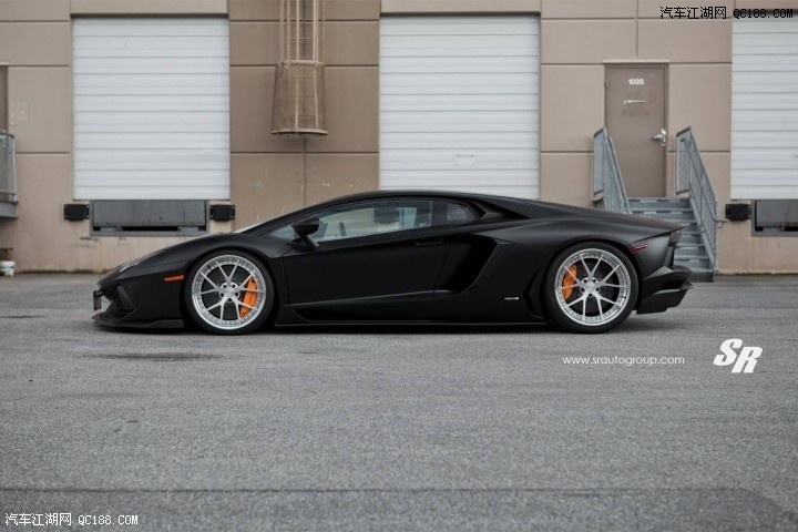 matte-black-lamborghini-aventador-10.jpg