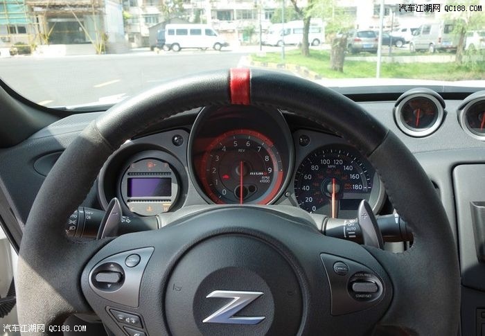 为了心中的那份情结 日产370Z提车作业