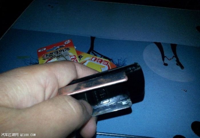 自己动手更换铁将军遥控器电池,与车友分享