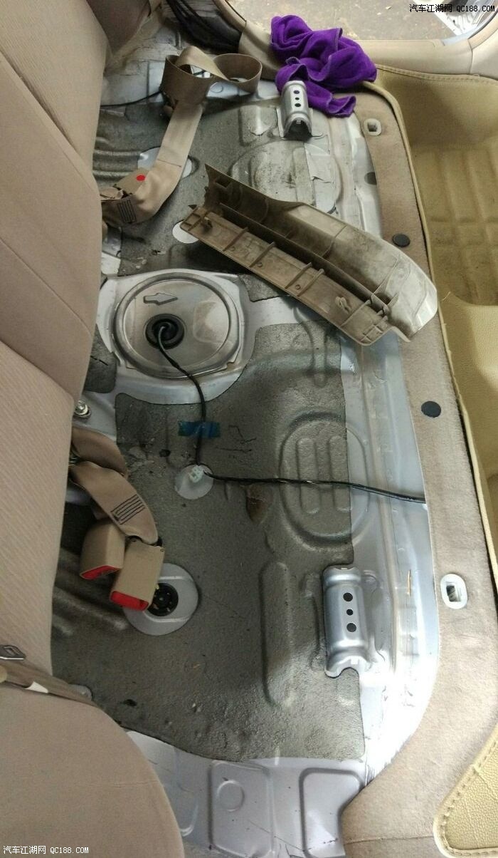 自己动手拆后排座椅为花冠换座套