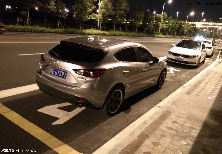 360度性感无死角 昂克赛拉夜色下拍美图
