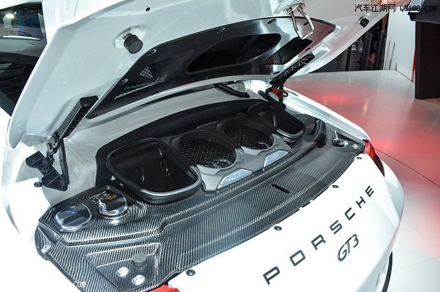 告别了上代车型的3.8l发动机,新911 gt3所搭载的4.